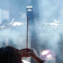 修行自有天作证，无需与人显功德