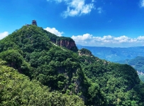 道家虽然不修“中脉”，却在不知不觉中把中脉给打通了